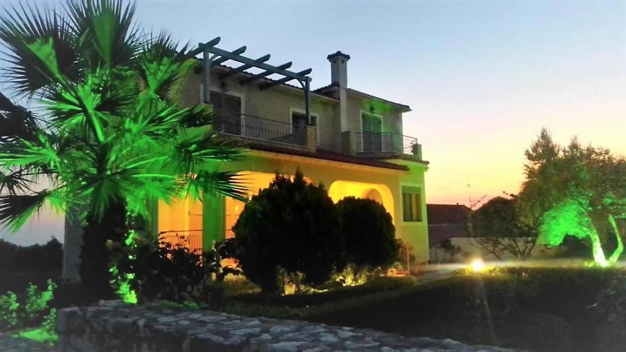 Prázdninový dům Villa Carousos Razáta